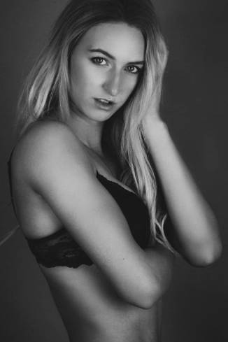 Model Adona L.