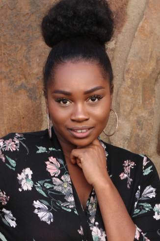 Model Leslie-Makaya P.