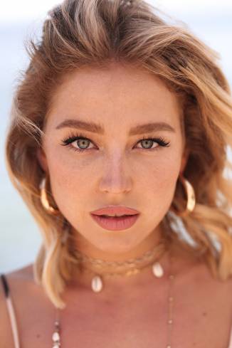 Model Rahel C.