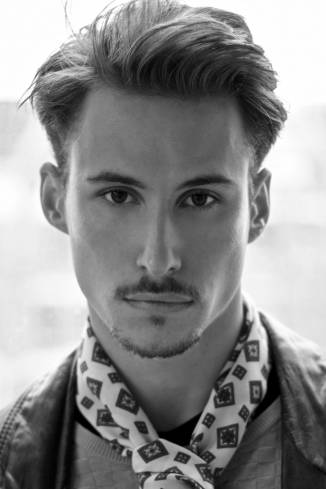 Model Dario M.