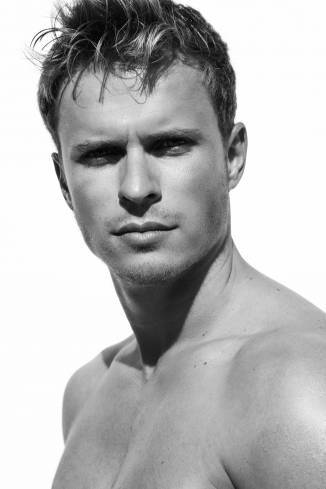 Model Barnabas B.