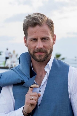 Model Dirk L.