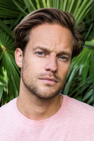 Model Bas M.
