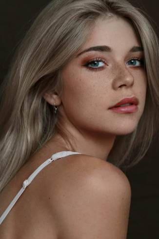 Model Yvonne M.