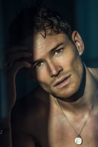Model Tim B.