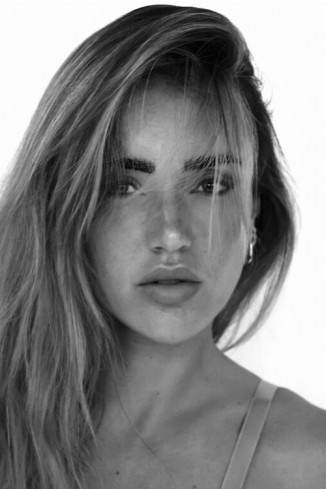 Model Lena B.