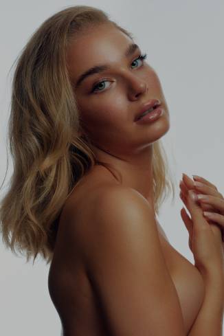 Model Laura E.