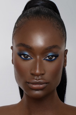 Model Tracy B.