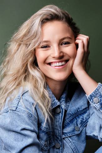 Model Lisa J.